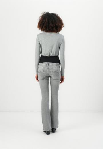 Клешеные джинсы