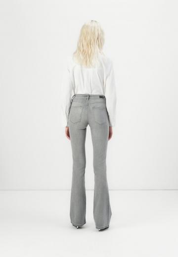 Узкие джинсы