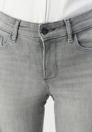 Узкие джинсы