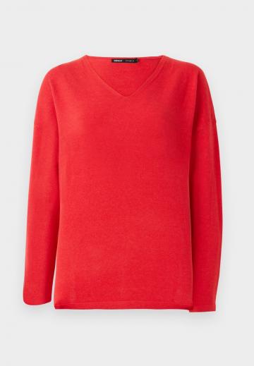 Пуловер с вырезом V