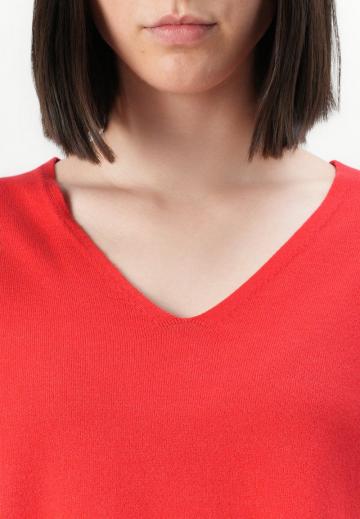 Пуловер с вырезом V