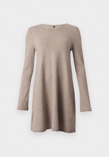 Вязаное платье