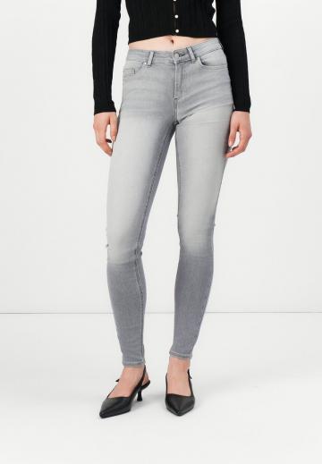 Узкие джинсы