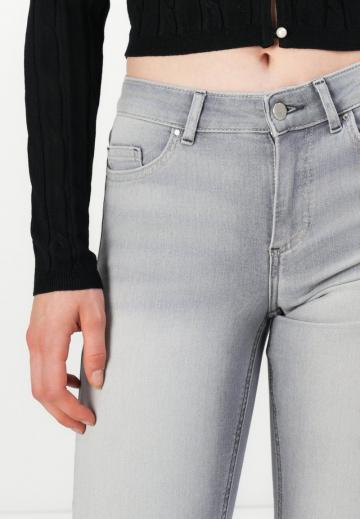 Узкие джинсы