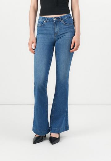 Клешеные джинсы