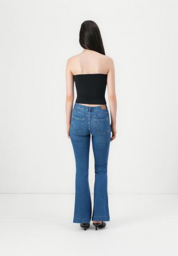 Клешеные джинсы