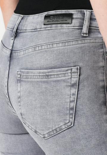 Узкие джинсы