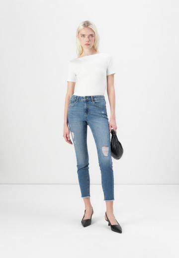 Короткие джинсы