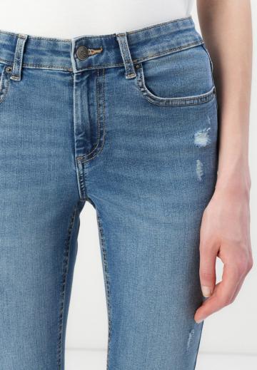 Короткие джинсы