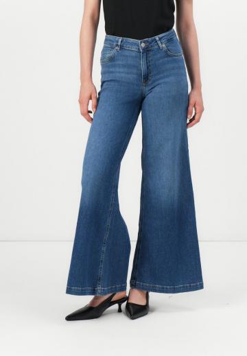 Свободные джинсы