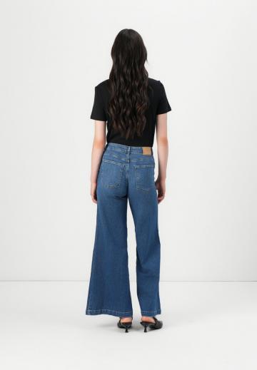 Свободные джинсы