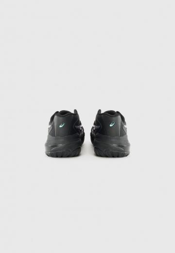 Теннисные кроссовки