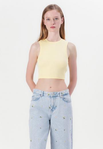 Короткие джинсы