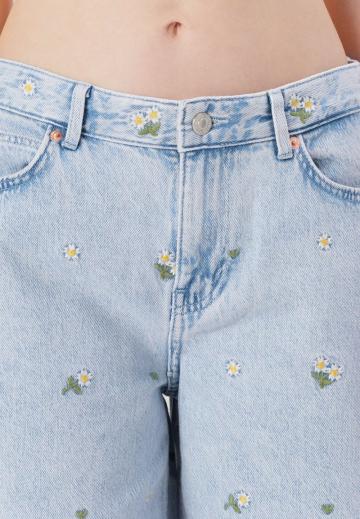 Короткие джинсы