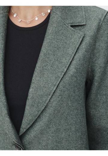 Короткое пальто