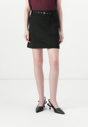 Юбка с накладными карманами