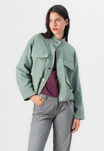 Куртка с накладнымит карманами