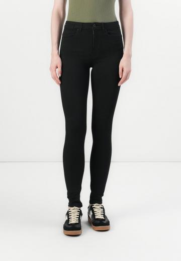 Узкие джинсы