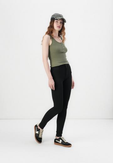 Узкие джинсы