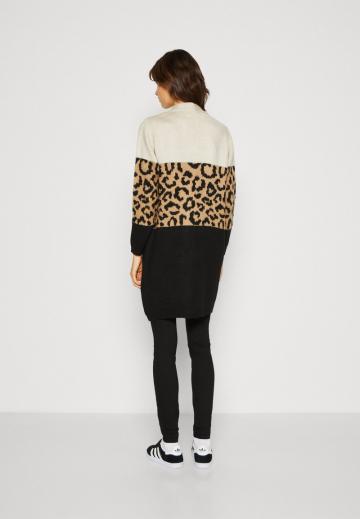 Жаккардовая вязаная кофта