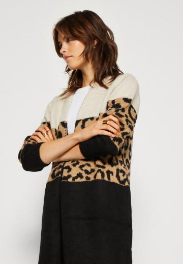 Жаккардовая вязаная кофта