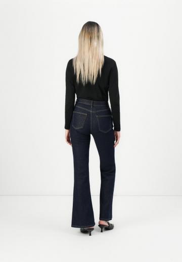 Клешеные джинсы