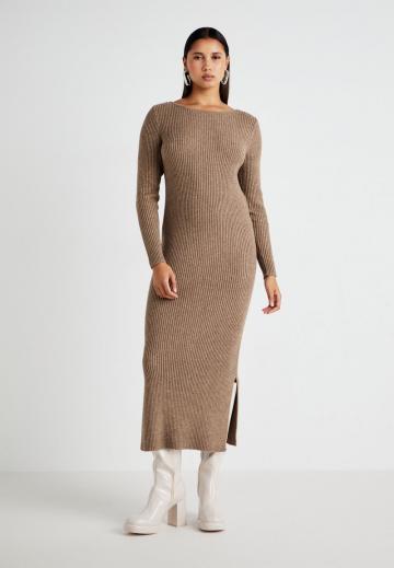 Вязаное платье