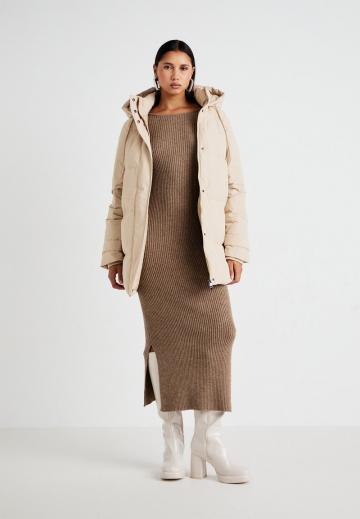 Вязаное платье