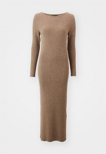Вязаное платье