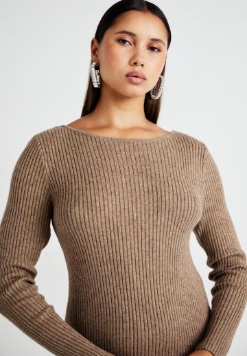 Вязаное платье