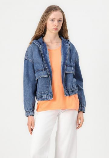 Куртка с накладнымит карманами