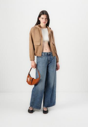 Куртка с накладнымит карманами