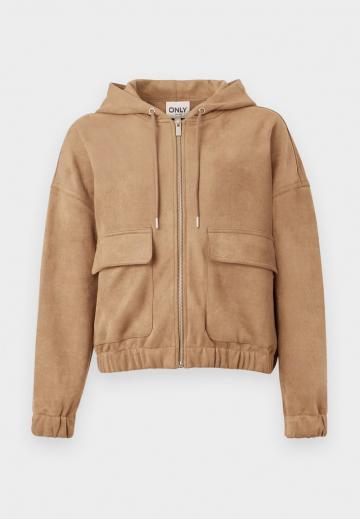 Куртка с накладнымит карманами