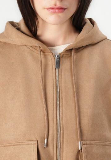 Куртка с накладнымит карманами