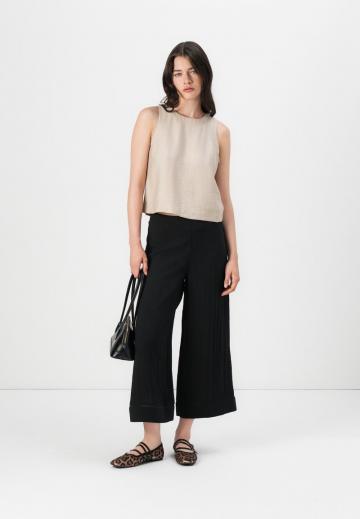 Блузка без рукавов