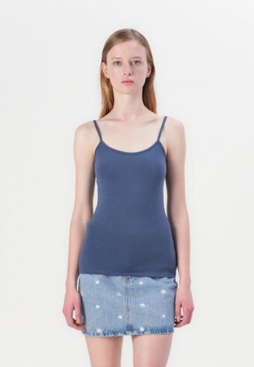 Топ на бретельках