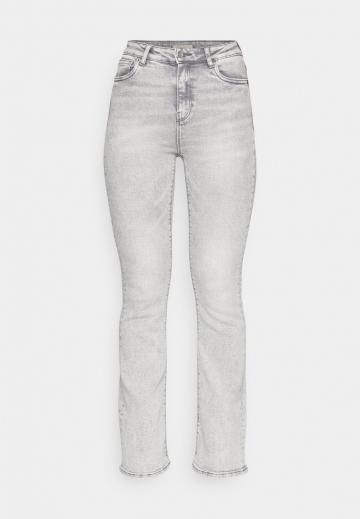 Клешеные джинсы