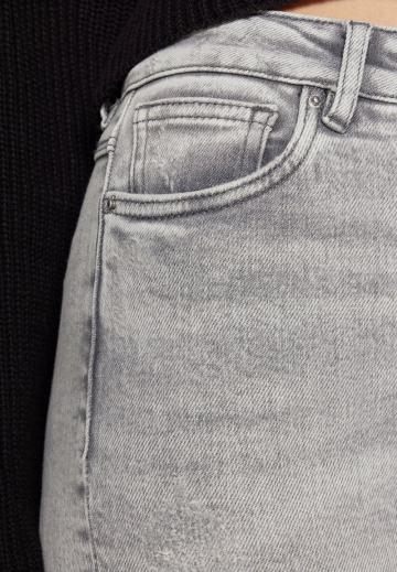 Клешеные джинсы