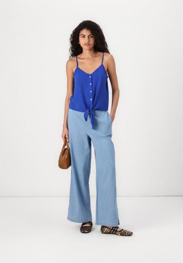 Топ на бретельках