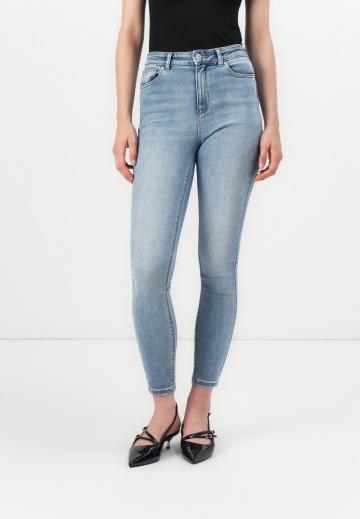 Узкие джинсы