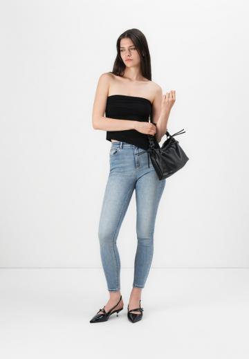 Узкие джинсы