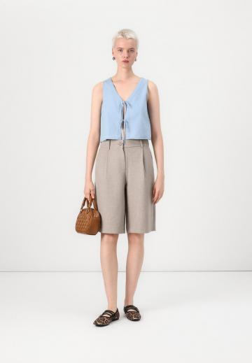 Джинсовая жилетка