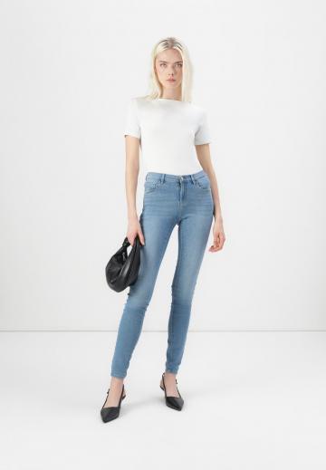 Узкие джинсы