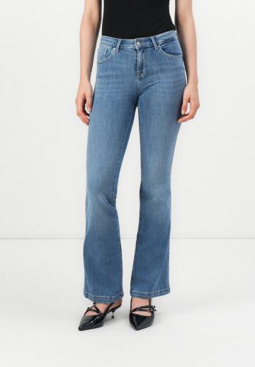 Клешеные джинсы