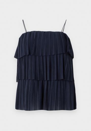 Блузка без рукавов