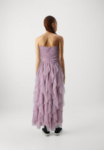 Платье без бретелек