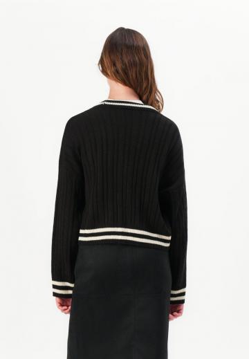 Жаккардовая вязаная кофта