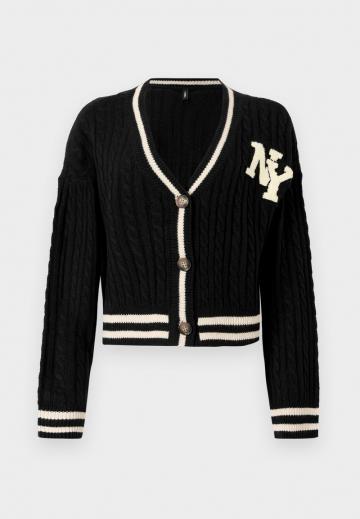 Жаккардовая вязаная кофта