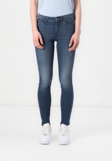 Узкие джинсы