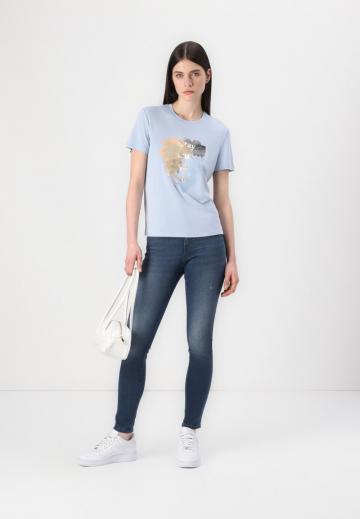 Узкие джинсы